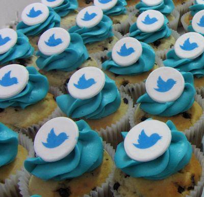Here's how social networks look like in food, and they look yummy! | Food,  Looks yummy, Yummy