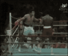 Ali Boxing GIF - Ali Boxing Dodging GIFs
