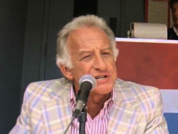 Petition aims to have Bob Uecker replace Joe Buck in World Series booth